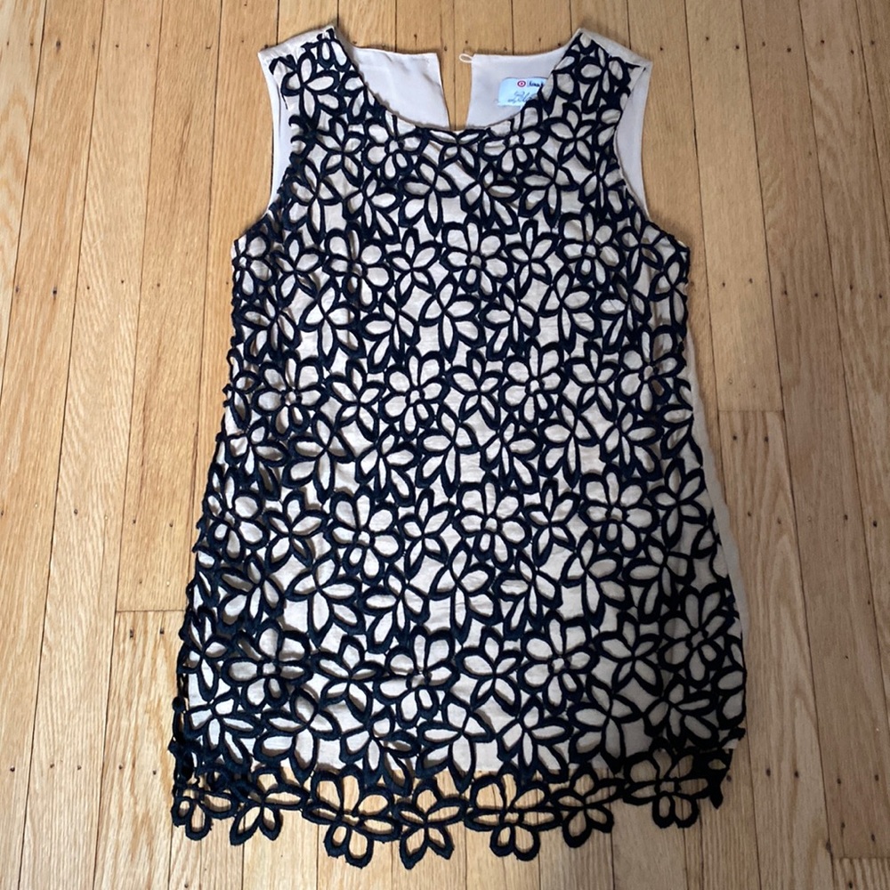 Classy fully lined nude tank top w black overlay. Sleeveless